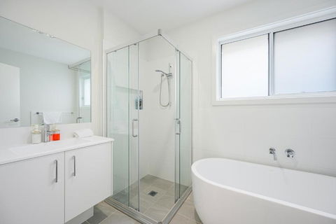 Denham Court 4Br With Central AC & WiFi Near Coles - Melbourne Tourism 4