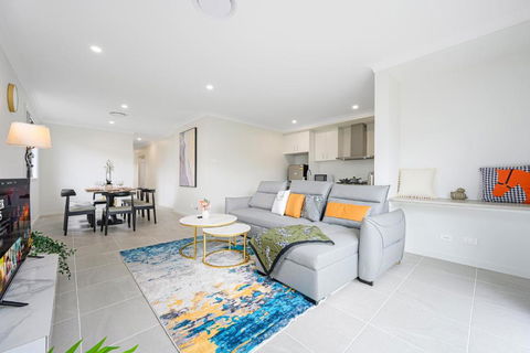 Denham Court 4Br With Central AC & WiFi Near Coles - Melbourne Tourism 2