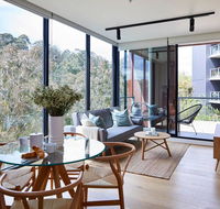 2BR Apt With Yarra River Views  Parking - Melbourne Tourism