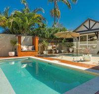 3 Little Pigs Holiday Home - Melbourne Tourism