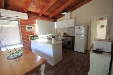 32 Owarra Street - Melbourne Tourism 0