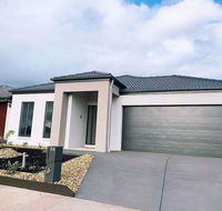 4Bed 2Bath Cozy Guesthouse in Tarneit - Melbourne Tourism