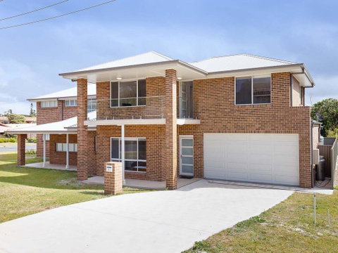 5B BENT STREET - LARGE HOUSE WITH DUCTED AIR CON, WIFI & FOXTEL - Melbourne Tourism 0