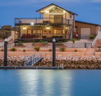64 Madaffari Drive - PRIVATE JETTY - Melbourne Tourism