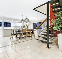 7 Bedroom Gold Coast Luxury Waterfront Home with Pool sleeps 20 - Melbourne Tourism