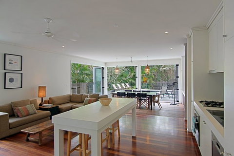 77 Butler Street, Byron Bay - Lantana Beach House - Melbourne Tourism 3