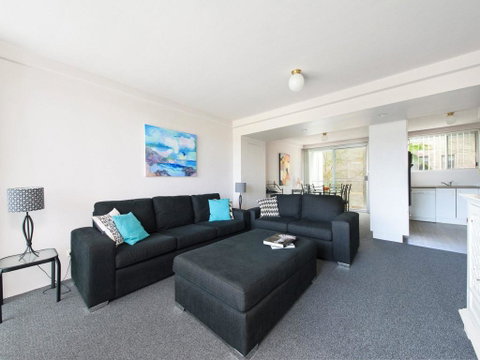 9 Cirrus @ Fingal Bay - Melbourne Tourism 1