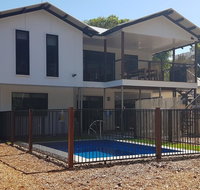 9 Ibis Court - pool beach volleyball air conditioning - Melbourne Tourism