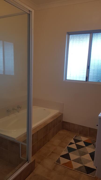 A Better Life Animal Sanctuary FarmStay - Private Two-Bedrooms, Lounge Room & Bathroom & Toilet, Shared Kitchen - Melbourne Tourism 2