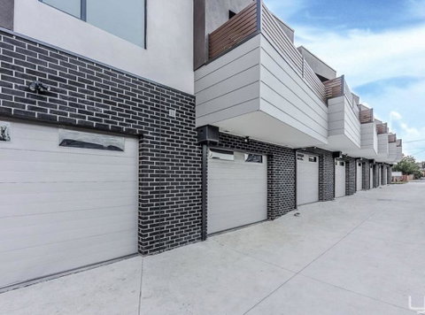 A Brand New Private Townhouse - Melbourne Tourism 1
