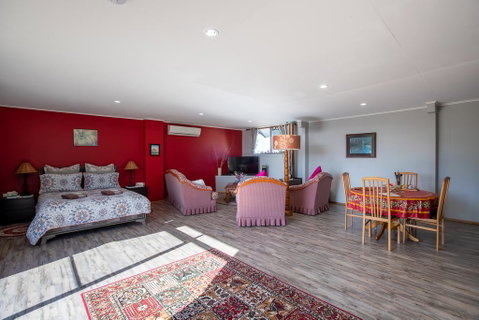 A Lismar Lodge Cottage - Melbourne Tourism 0