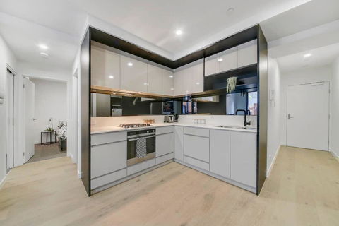 A Modern 2BR Apt, 5-min Walk To Melbourne Central - Melbourne Tourism 2
