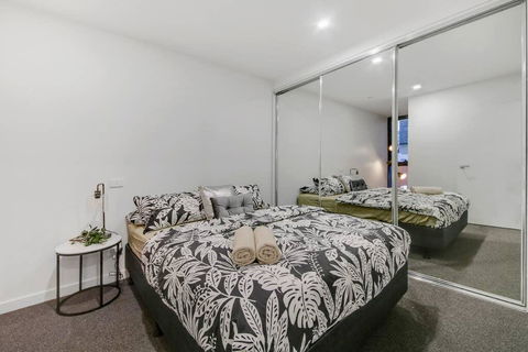 A Modern 2BR Apt, 5-min Walk To Melbourne Central - Melbourne Tourism 1