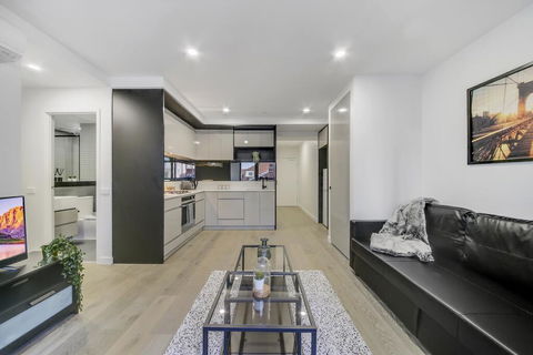 A Modern 2BR Apt, 5-min Walk To Melbourne Central - Melbourne Tourism 0