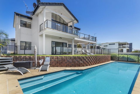 Above And Beyond - Beautiful Home With Pool - Melbourne Tourism 0