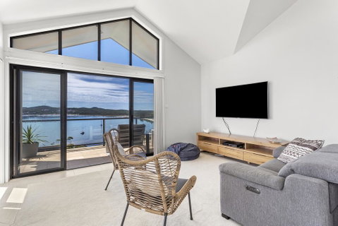 Above And Beyond - Beautiful Home With Pool - Melbourne Tourism 1