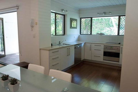 Absolute Beachfront - Mooloolaba - Melbourne Tourism 3