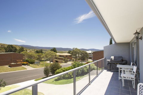 Acacia 2 - Luxurious Holiday Townhouse - Melbourne Tourism 0