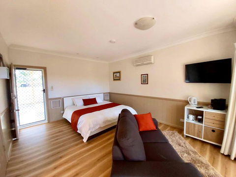 Accommodation Creek Cottages & Sundown View Suites - Melbourne Tourism 1