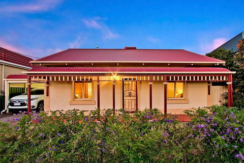 Adelaide 4 Bedroom House With Pool - Melbourne Tourism 1