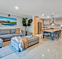 Adelaide 4 Bedroom House with Pool - Melbourne Tourism