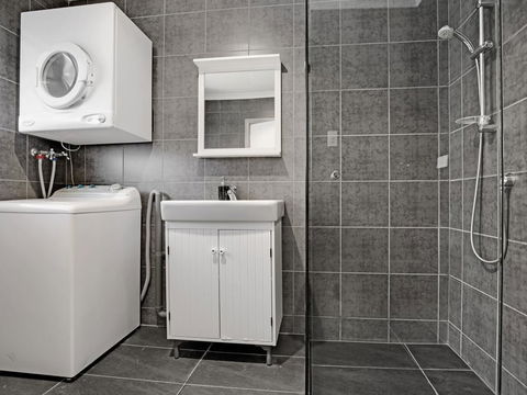 Adelaide Holiday Homes - Melbourne Tourism 3