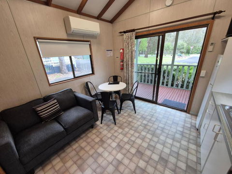 Eagle Point Caravan Park - Melbourne Tourism 0