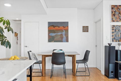 EAST34/60 - Urban Sanctuary - Melbourne Tourism 2