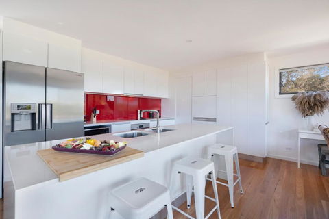 EAST52A - Lake Views - Melbourne Tourism 2