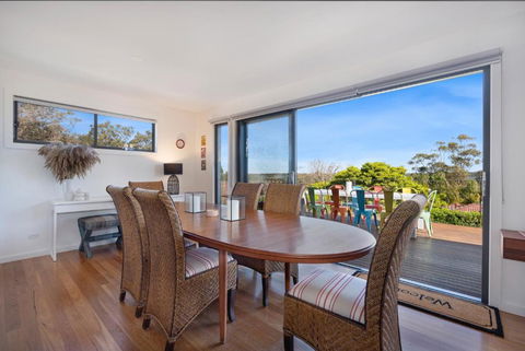 EAST52A - Lake Views - Melbourne Tourism 3