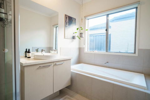 Elegant Family Retreat With Home Office - Melbourne Tourism 2