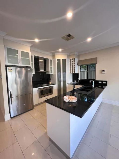 Executive Villa Close To CBD With Spa - Melbourne Tourism 0