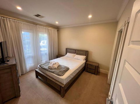 Executive Villa Close To CBD With Spa - Melbourne Tourism 1