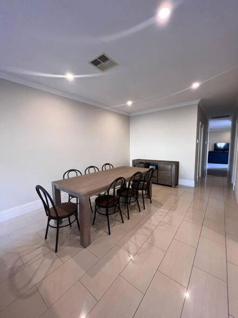 Executive Villa Close To CBD With Spa - Melbourne Tourism 3