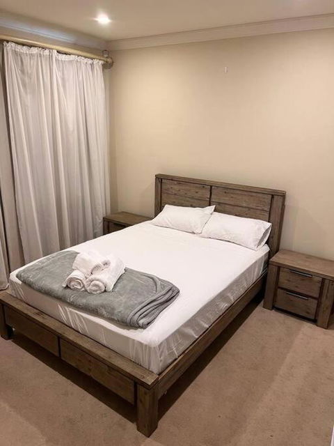 Executive Villa Close To CBD With Spa - Melbourne Tourism 4