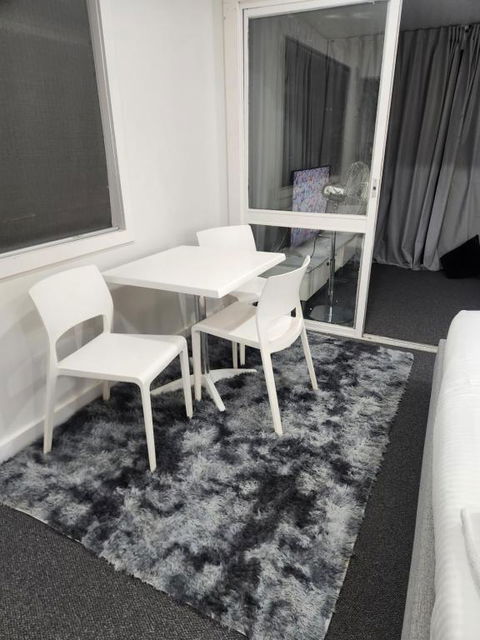 Entire Studio Apartment - Self Check-in - Melbourne Tourism 4