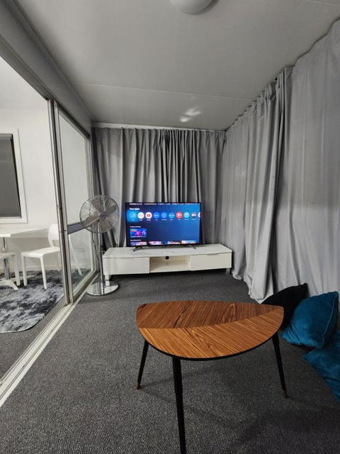 Entire Studio Apartment - Self Check-in - Melbourne Tourism 1