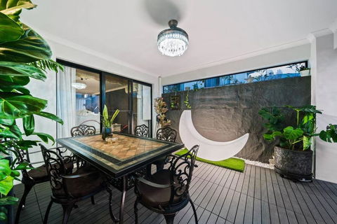 Equitice Winter Moonlight Villa - Melbourne Tourism 0