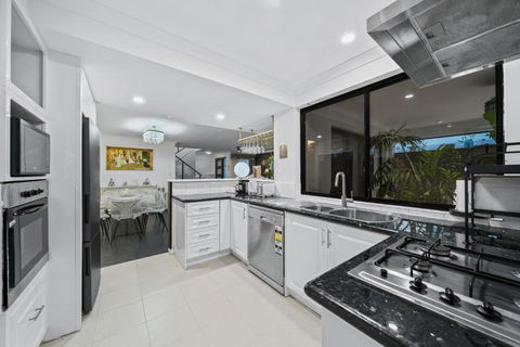 Equitice Winter Moonlight Villa - Melbourne Tourism 2