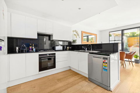 Fab Bondi 2-Bed With Courtyard & Alfresco Dining - Melbourne Tourism 3