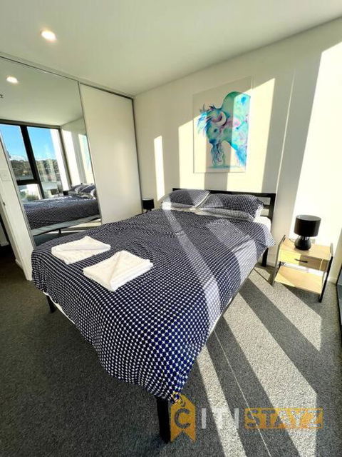 Fab In Phillip - 2bd 2bth Apt - Close To CBR Hospital - Melbourne Tourism 1