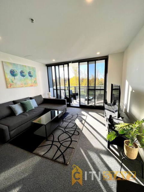 Fab In Phillip - 2bd 2bth Apt - Close To CBR Hospital - Melbourne Tourism 2
