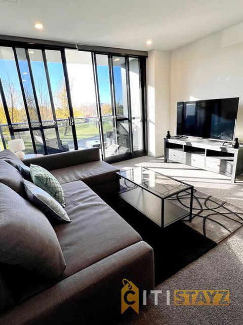 Fab In Phillip - 2bd 2bth Apt - Close To CBR Hospital - Melbourne Tourism 4