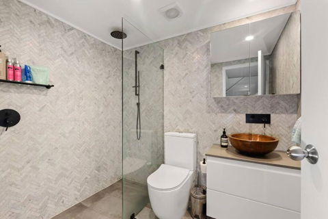 Fab Penthouse Near Bondi / Bronte, Shops & Bars - Melbourne Tourism 3