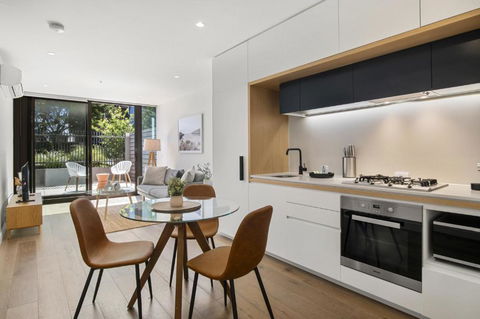 Fabulous 1-Bed With Pool And Private Courtyard - Melbourne Tourism 2
