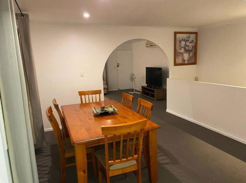 FAMILY 3-bedroom Everton Hills Apartment - Melbourne Tourism 0