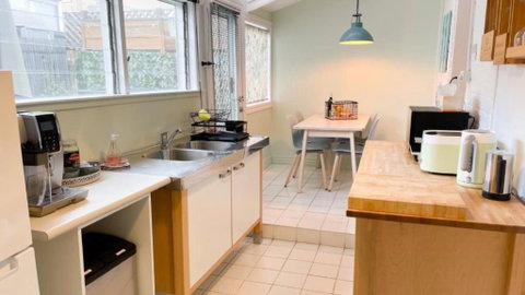Fanny Phillips Cottage - Melbourne Tourism 4