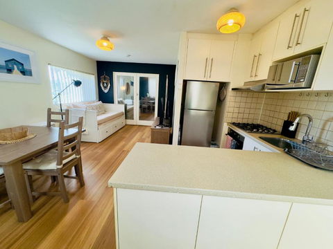 FORR64 - Cosy East Perth Retreat - Melbourne Tourism 4