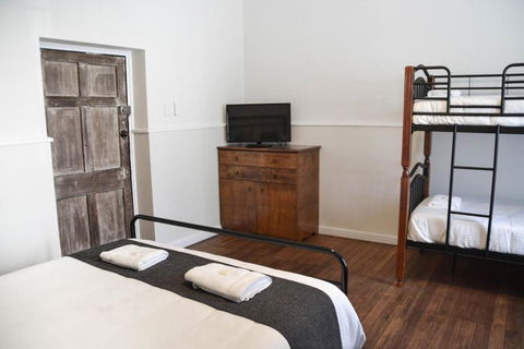 George IV Inn - Melbourne Tourism 4