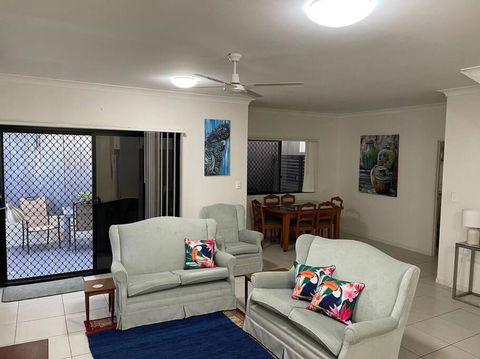 Georgina Townhouse - Melbourne Tourism 4